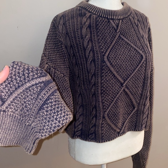 Akaiv Mineral Wash Cable Knit Cropped Sweater - Picture 4 of 14